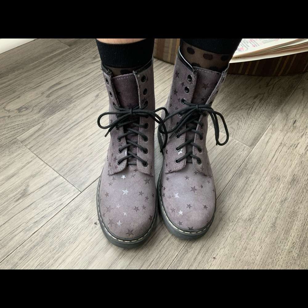 Women’s stylish ankle boots
